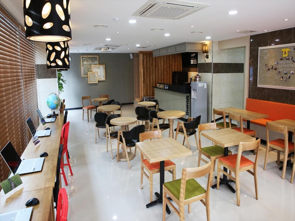 Jeju R Hotel & Guest House - Hostel