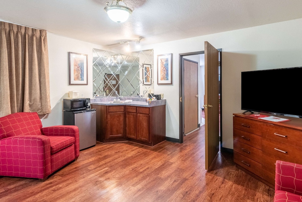 Canon City Vacations - Econo Lodge - Property Image 78