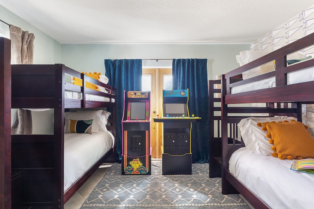 Cottagecore Coast Deck Hot Tub Surf-centric Neighborhood Kids Suite