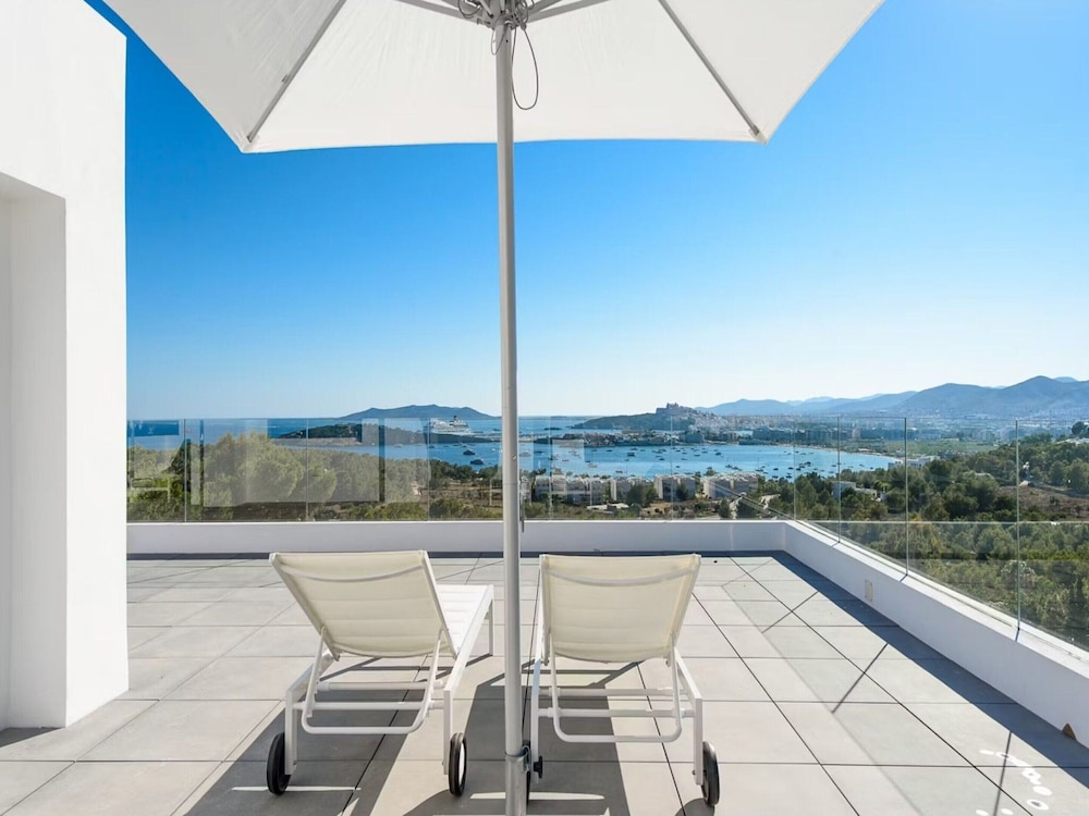 Charming Villa in Delightful Gateway