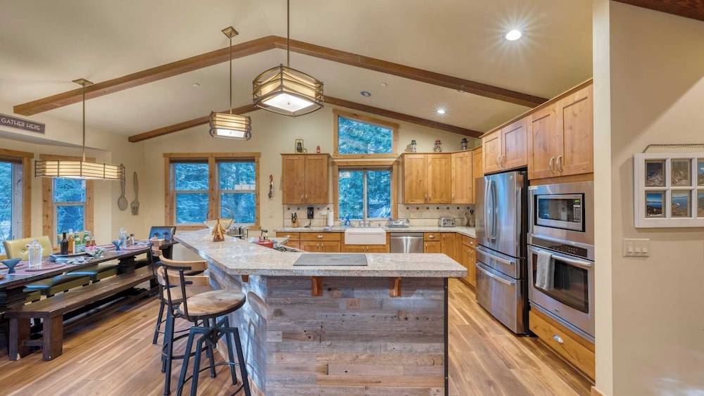 Cozy Tahoe Retreat w/ Hot Tub, Movie Room & Forest Views Tahoma Getaway by Avantstay