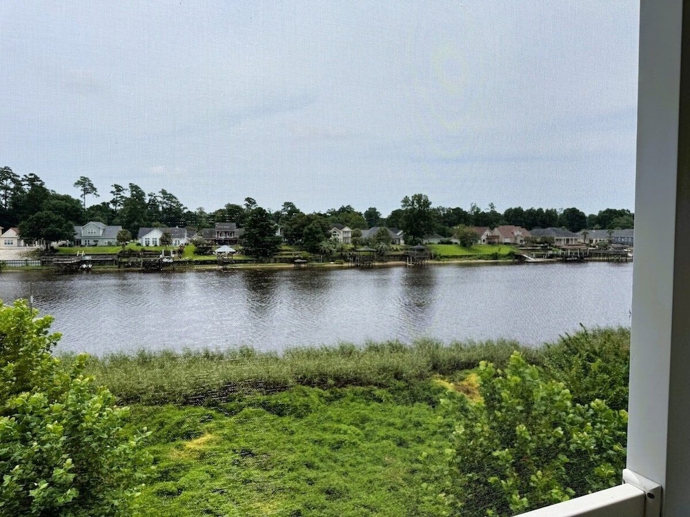 Waterway Village 27f 2 Bedroom Condo