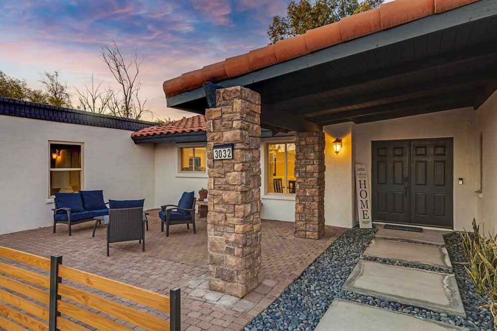 Huge Golf Course Home-free Heated Pool Theatre Gym