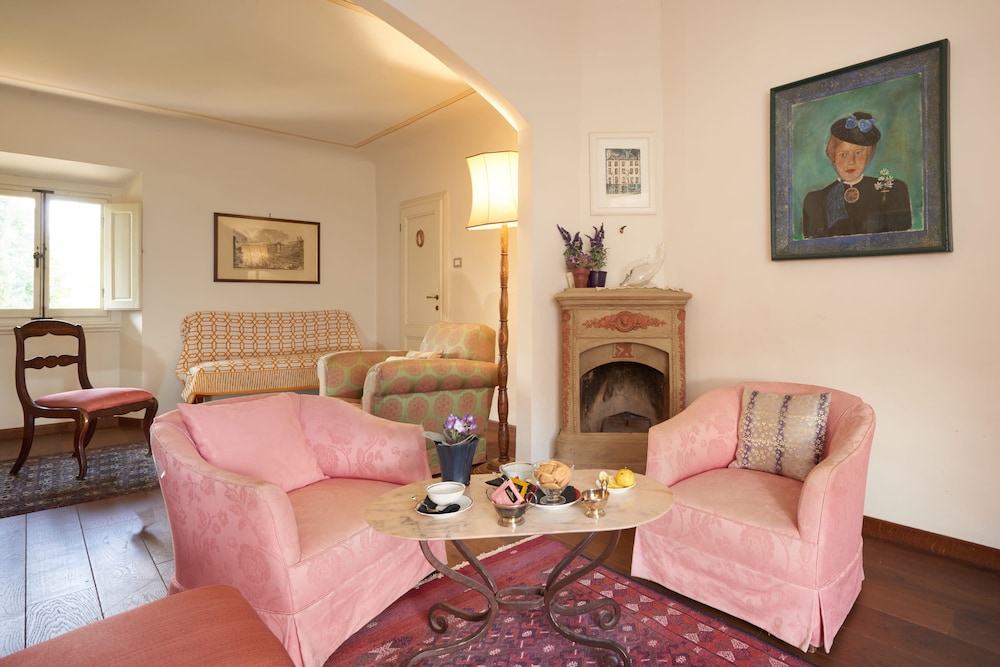 Ape Rosa Relais