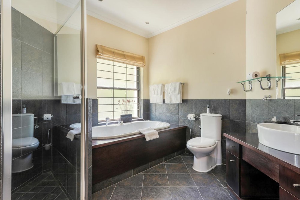 Villa Sol Camps Bay - Family Retreat With 360 Views