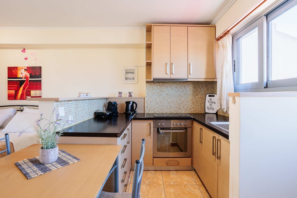 Filiatra Cozy Cental Retreats With Balconies