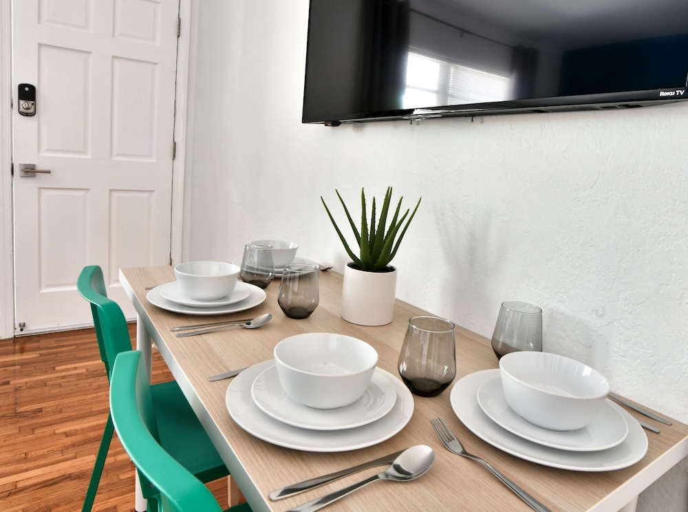 Broadway Suites Downtown by RocketStay