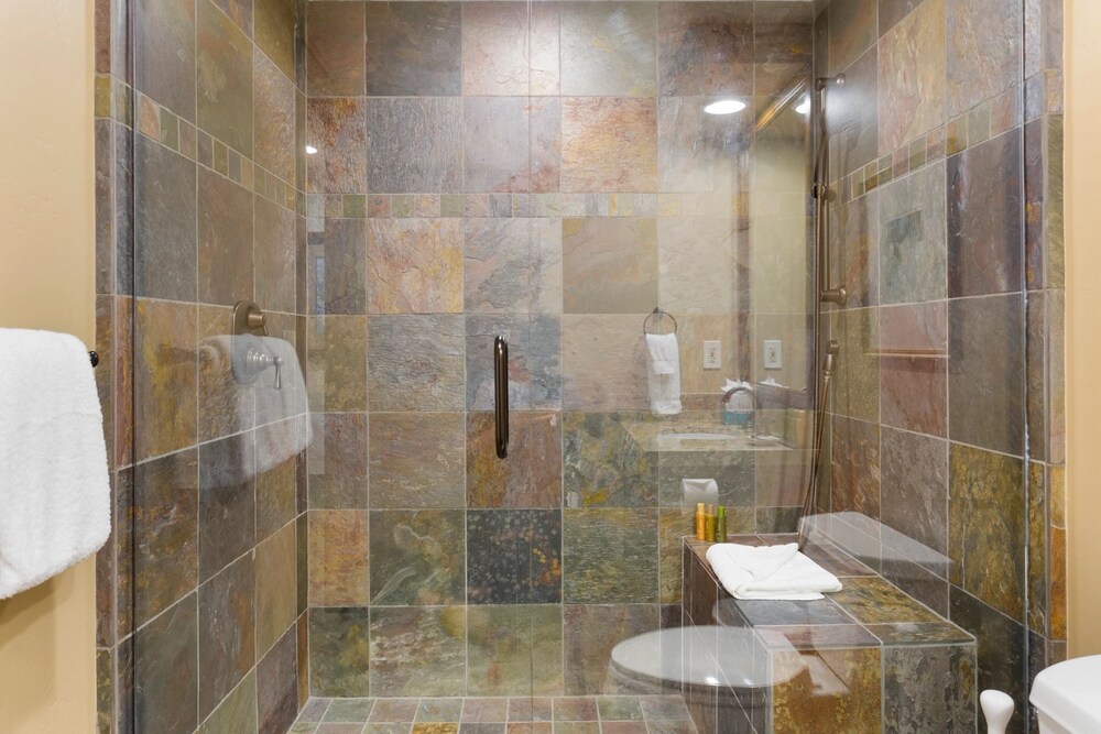 Trail's End Lodge at Deer Valley Resort - Two Bedroom Residence with Den and Spa #202 2 Condo