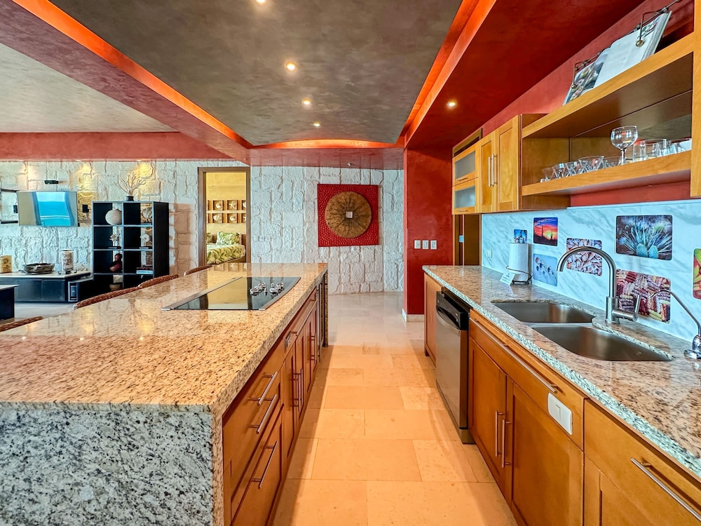 Tranquil Tides Oceanfront Family Oasis