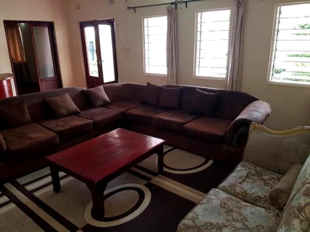 Zuus Lodge & Tours view 3