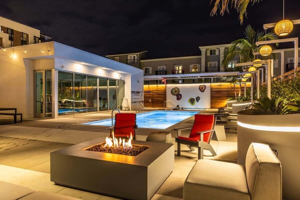 @ Marbella Lane - Grand 2BR w/ Beach & Ocean Views
