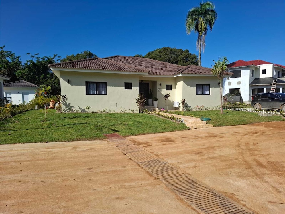 Luxury 5 Bedrooms Villa in Hispañola -sosua
