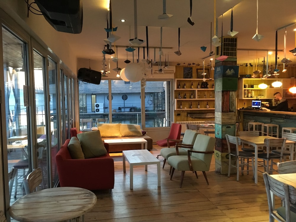 ArkaBarka Floating Hostel and Apartments