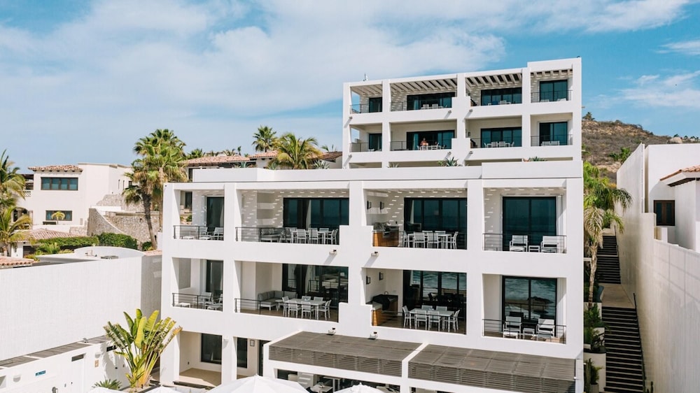 Oceanview 2BD Residence With a Spacious Terrace