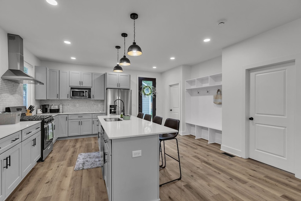 Brand-new 4br Unique Design Near Downtown Indy 4 Bedroom Home