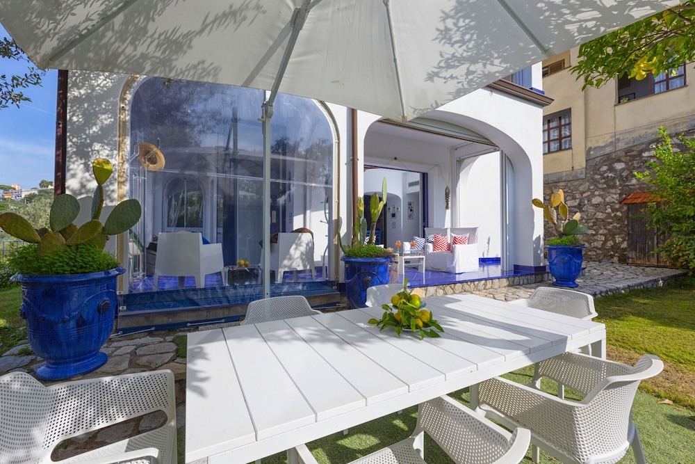 Villa Blue Skyline