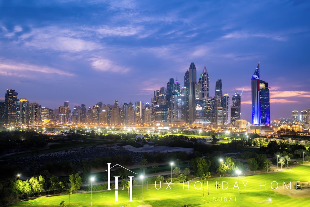 LUX The Modern Golf Skyline Suite