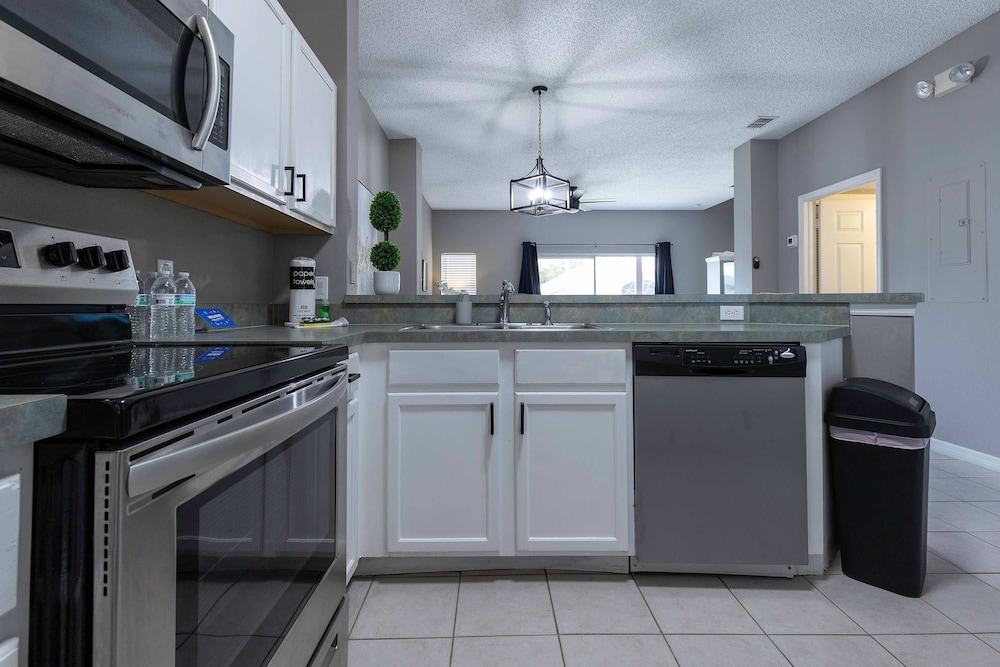 Cozy Family 3BR Townhouse Perfect Stay for 6 Guests