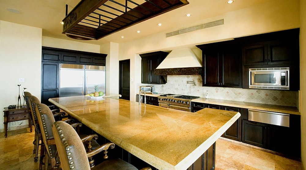 Mansion in Cabo San Lucas 1040 view 5