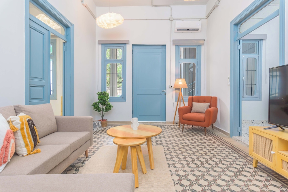 Flame 3-Bedroom Apartment in Mar Mikhael