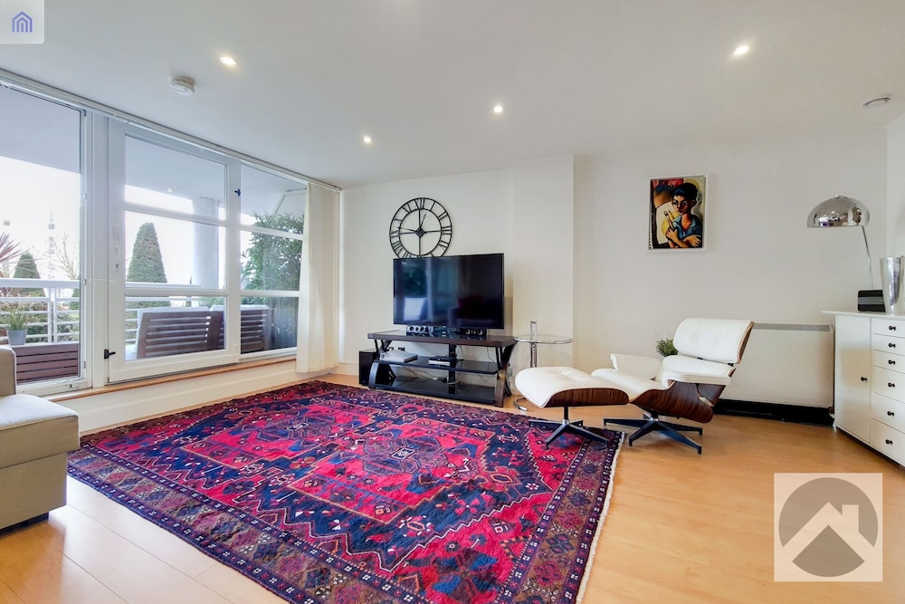 2 Bed &1 Bath Apartment in Canary Wharf