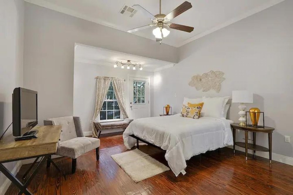 Artistic Gem in Historic Treme view 4