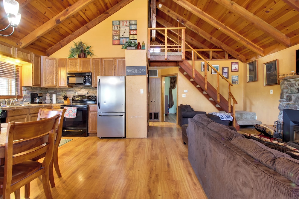 Ski, Hike & Relax: Forest-view Haven in Lakeside!