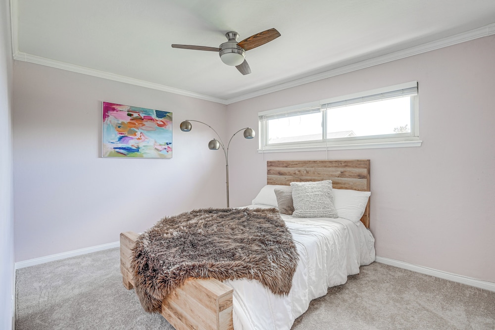 Private Zen Garden + Fireplace: Chic Hayward Oasis