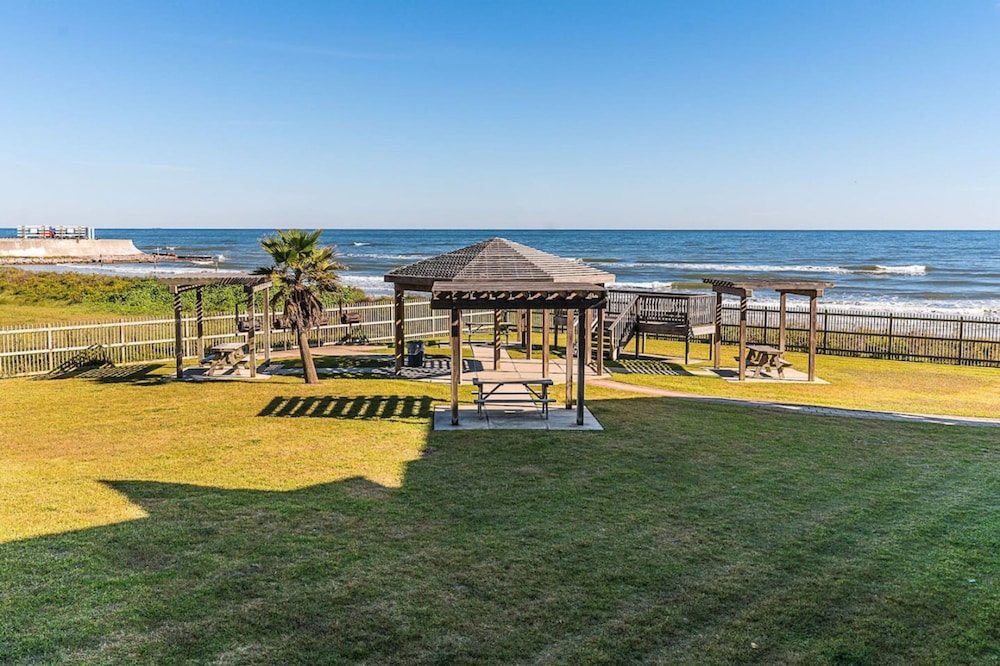 Great Views Heated Pools Hot Tubs Easy Beach Access