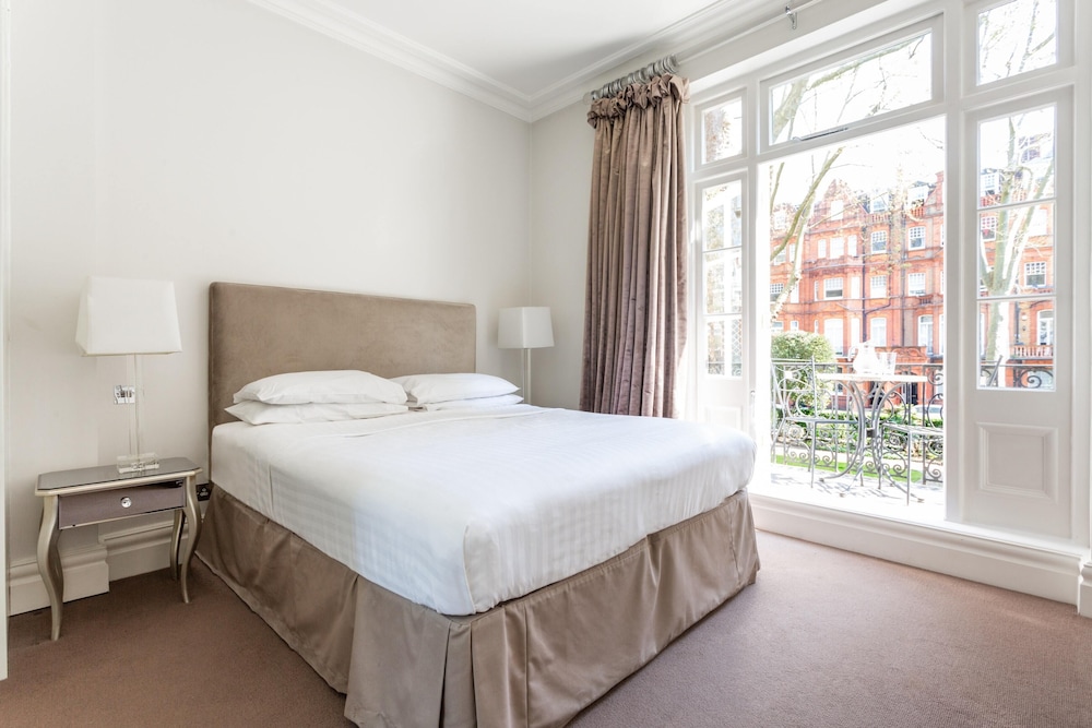 Gledhow Gardens Viii by Onefinestay