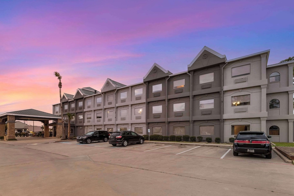 Comfort Suites Shenandoah-The Woodlands - Property Image 16