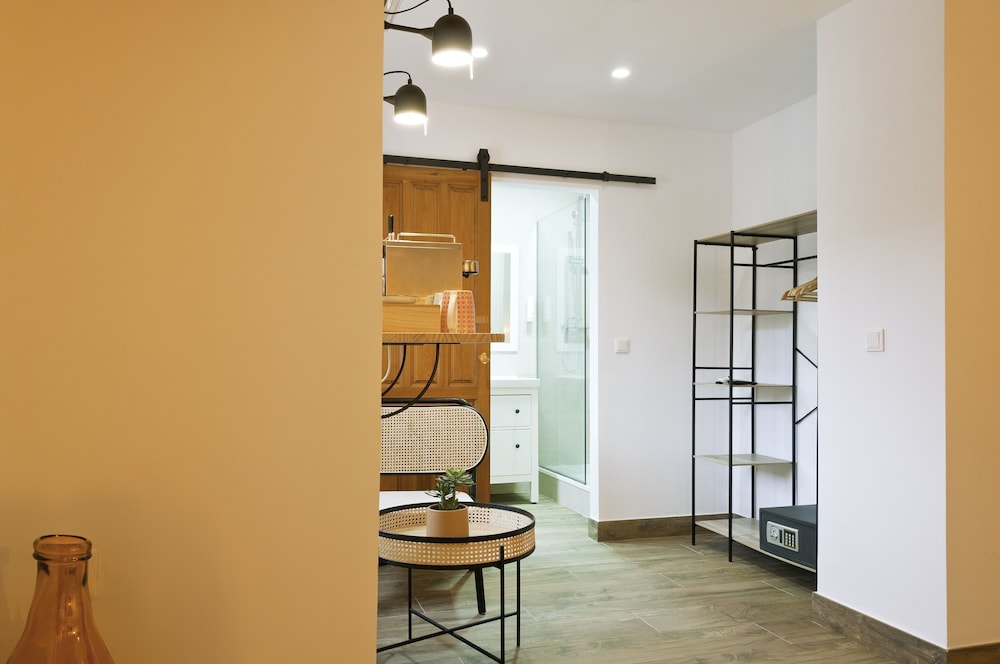 Cases Noves - Adults Only photo 3