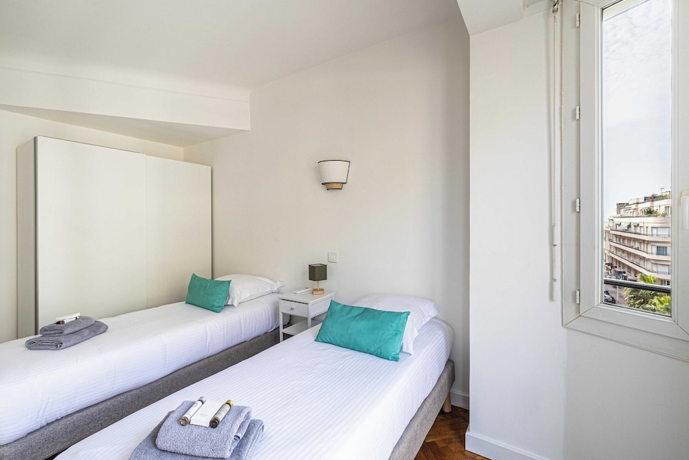 Elegance and Refinement With A/C - Cannes view 4