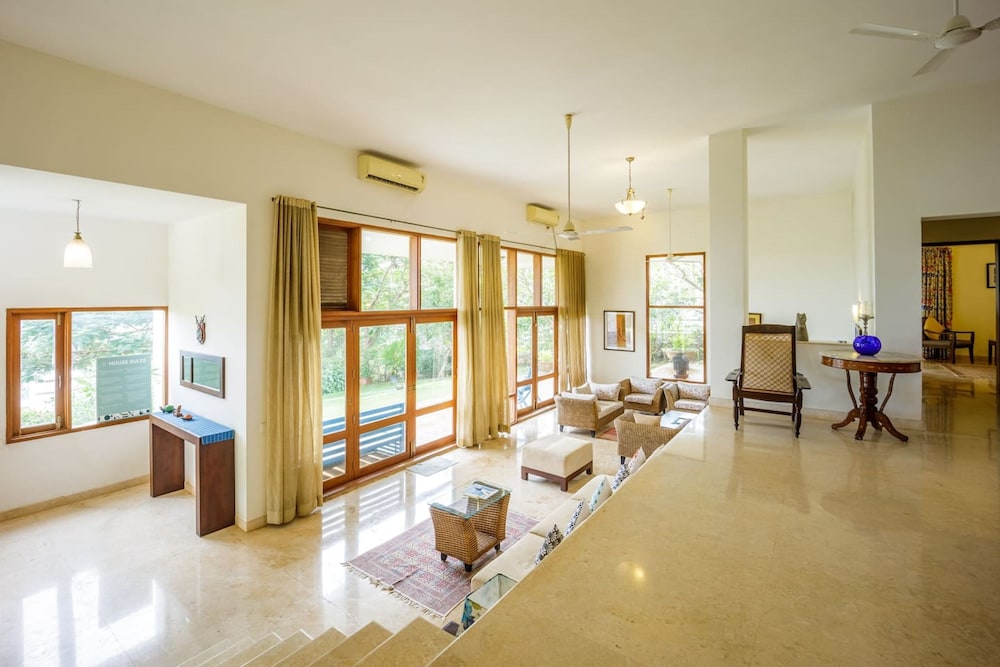 Stunning Hilltop 3BR Villa w Pool and River View
