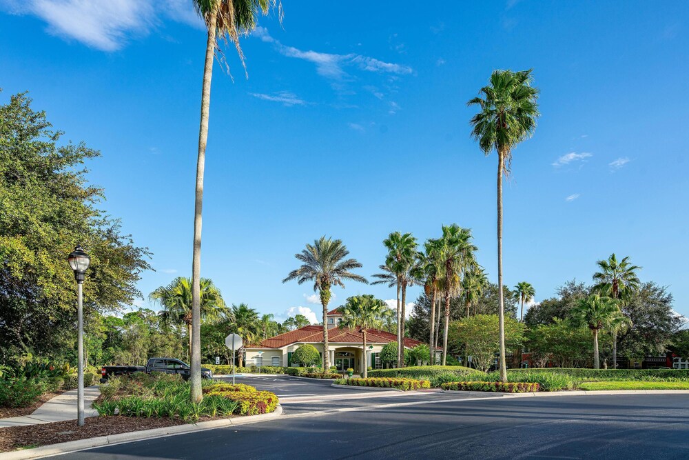Orlando and Kissimmee Town homes by MyOrlandoStay