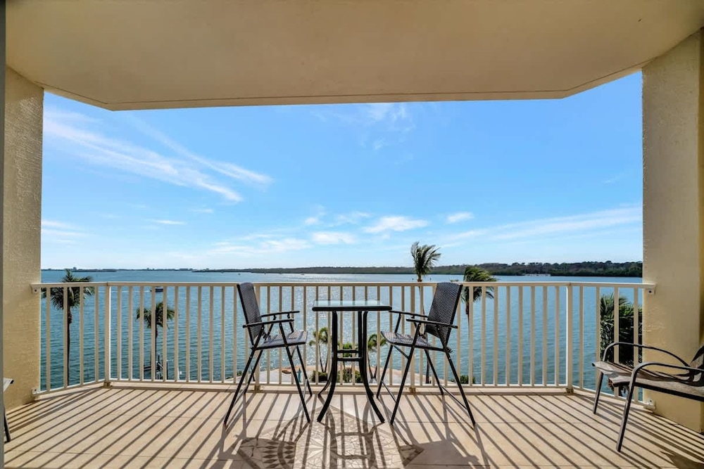 Sunlit Bayview Suite Balcony Pool Hot Tub