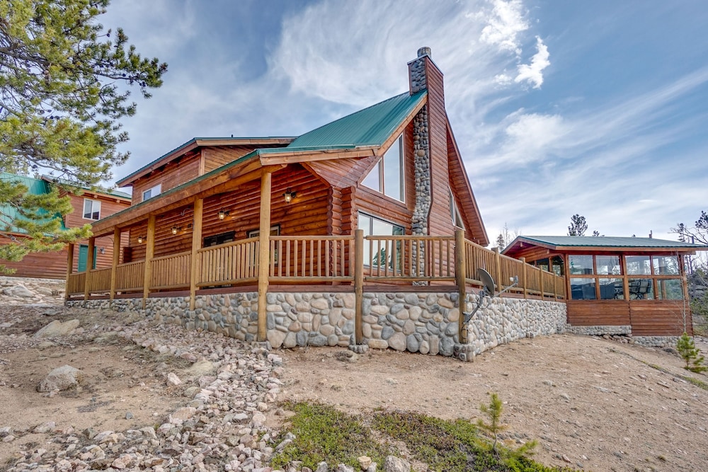 Mountain-view Front Range Colorado Vacation Rental