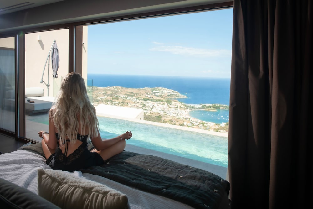 Villa Helios - Elevate Your Senses