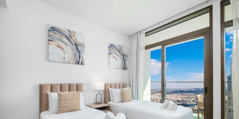 LUX The Creek Palace Residence Suite