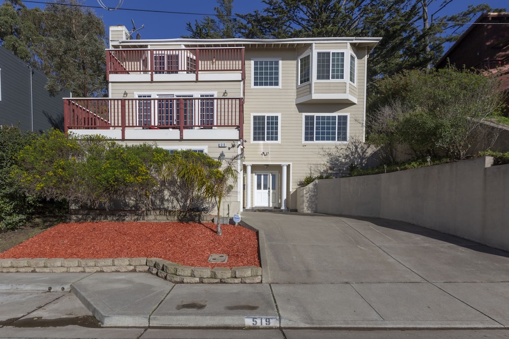 Marbella Lane Top Coastline Views, Family Friendly view 4