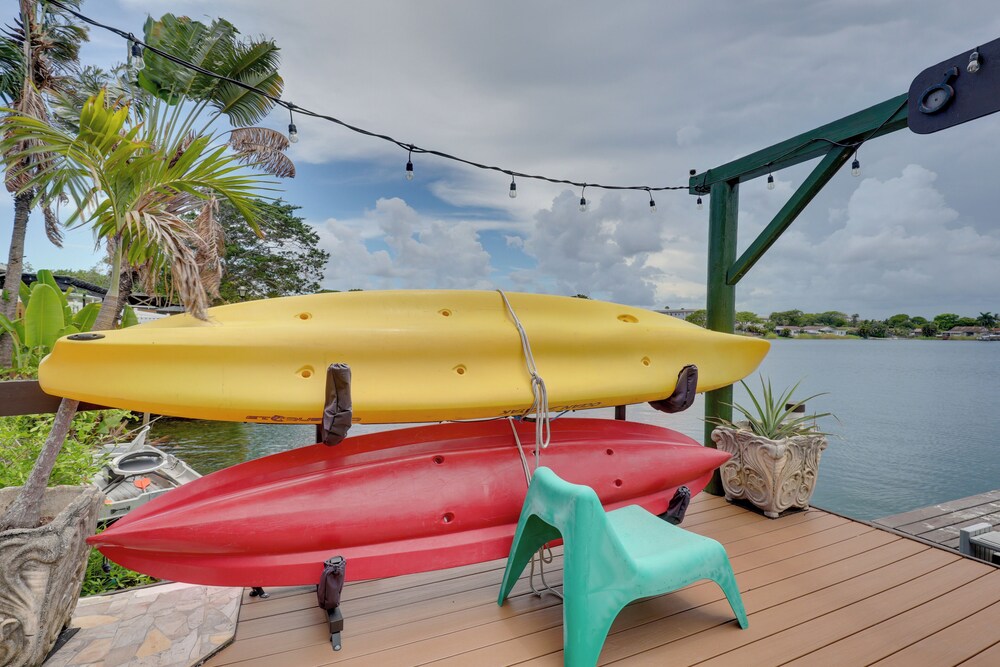 Lakefront Getaway w/ Dock Near Las Olas Beach