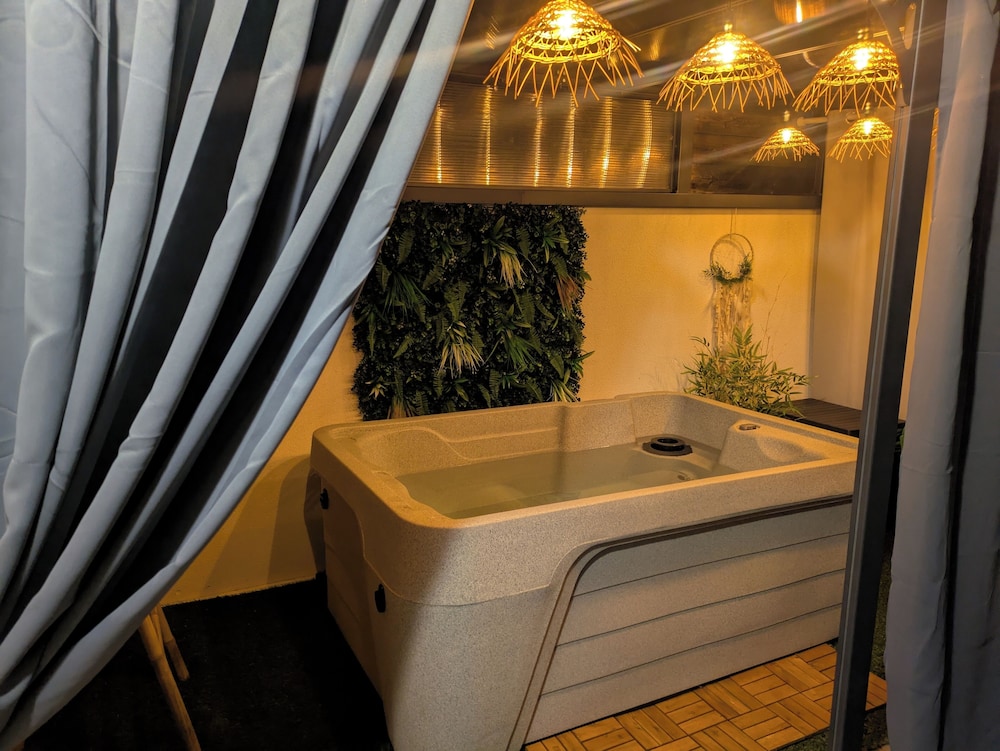 L'Escapade Nature et Gourmande, Chambres d'Hote avec Piscine