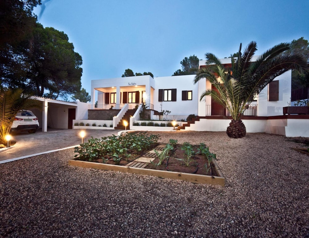 Beachfront Villa With Saltwater Pool