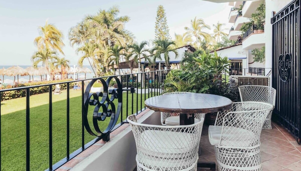 Ocean View 2Br Condo-balcony-beach-pool VDS 111