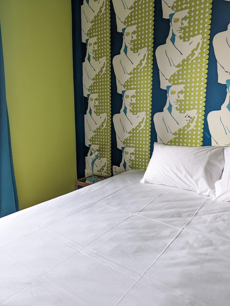 Okeania Seafront Rooms in Kamena Vourla