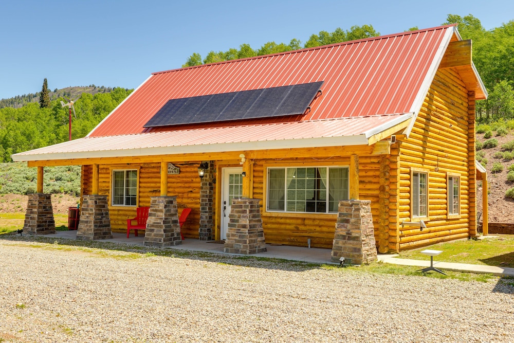 Remote Mountain Vacation Rental in Wyoming Range! view 5