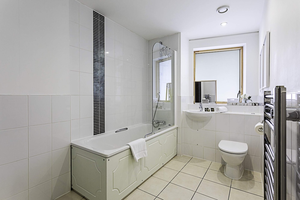 Trendy Queen's Park Apartment With Views Across London