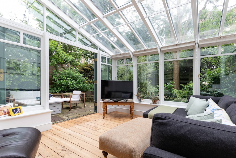 Englefield Road by Onefinestay