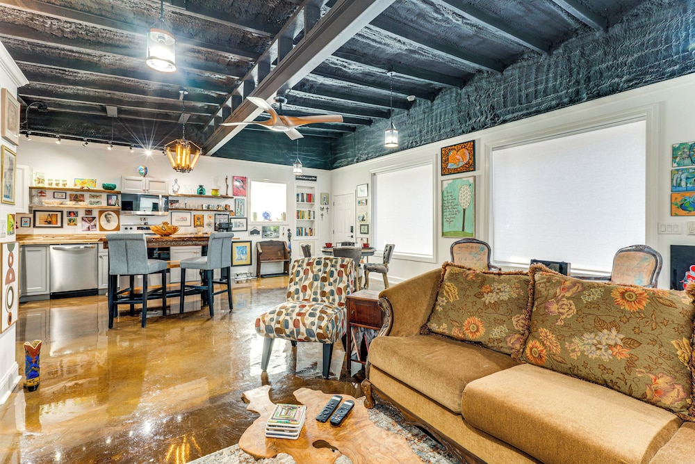 'arboco' Downtown Murphy House w/ Courtyard!
