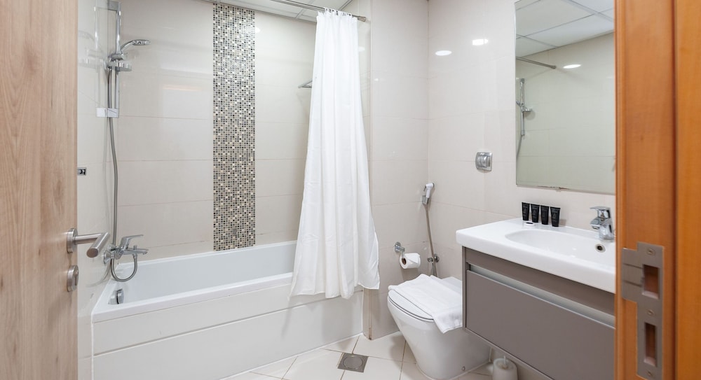 Premium 2BR Apt w Marina Views